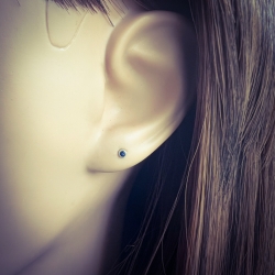 Kelchohrstecker 925 Sterling Silber mit Zirkonia in lila 2mm