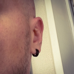 Edelstahl Klappcreolen in schwarz 13mm