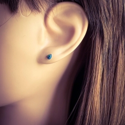 Ohrringe Ohrstecker 925 Sterling Silber tropfenförmiger synthetischer Opal in dunkelblau