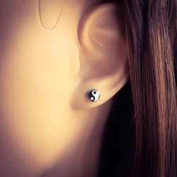 Chirurgenstahl Ohrstecker mit Yin und Yang Studex Sensitive