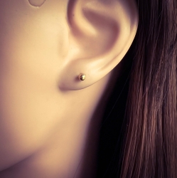 Ohrringe Ohrstecker Titan mit goldfarbener Kugel 3-5mm