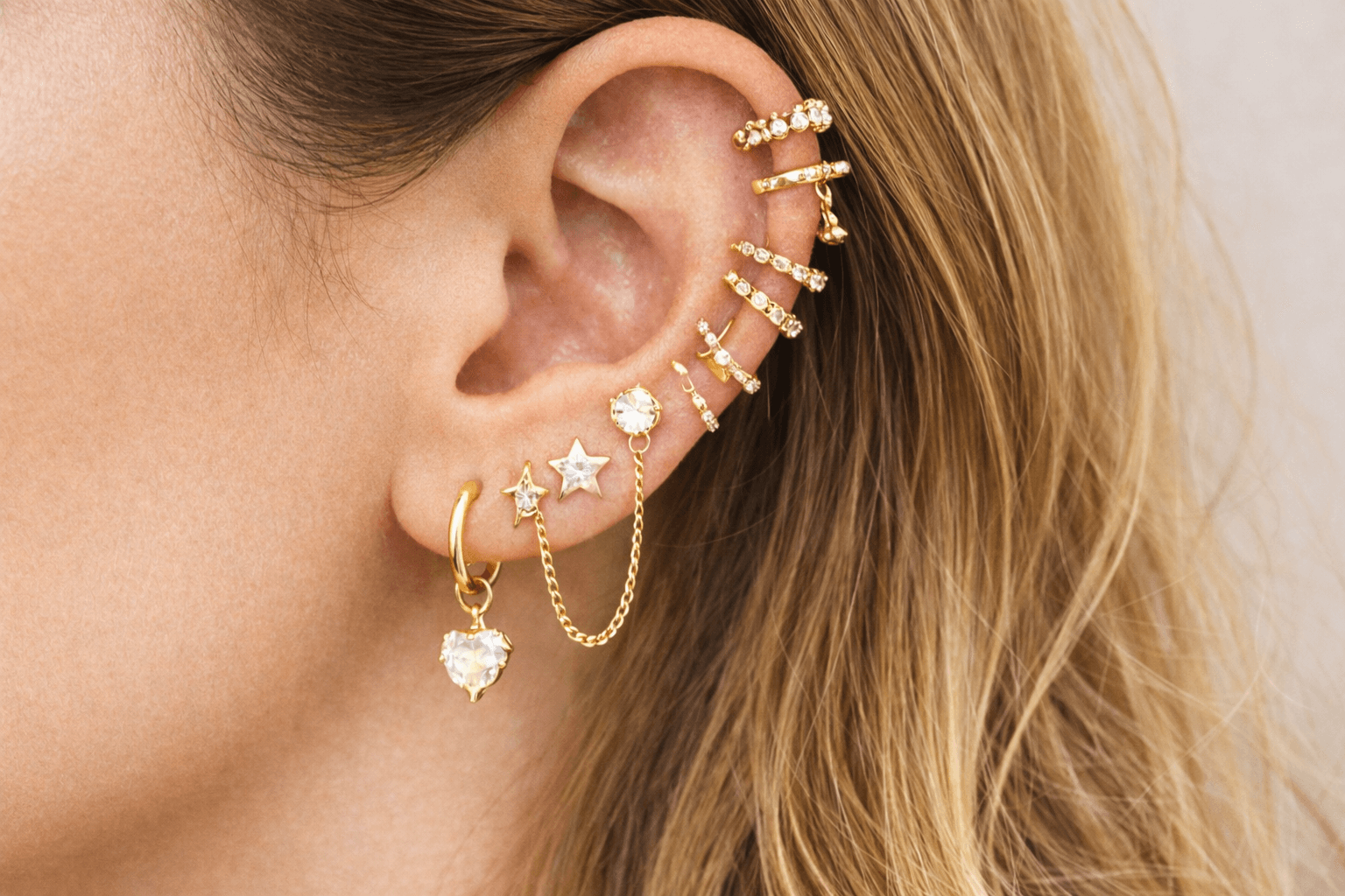 curated-ear-ear-stacks-ohrringe-kombinieren_0a32395997192d94da2cc23d896b34bbf77b3d5c.png